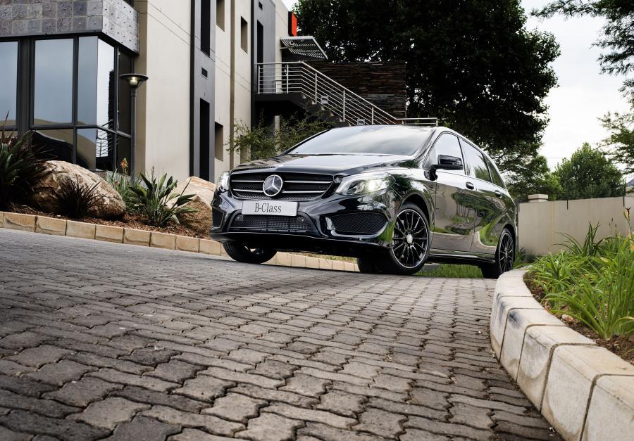  Mercedes-Benz B250 AMG Line 2015 года  (ZA) (фото 3 из 13)